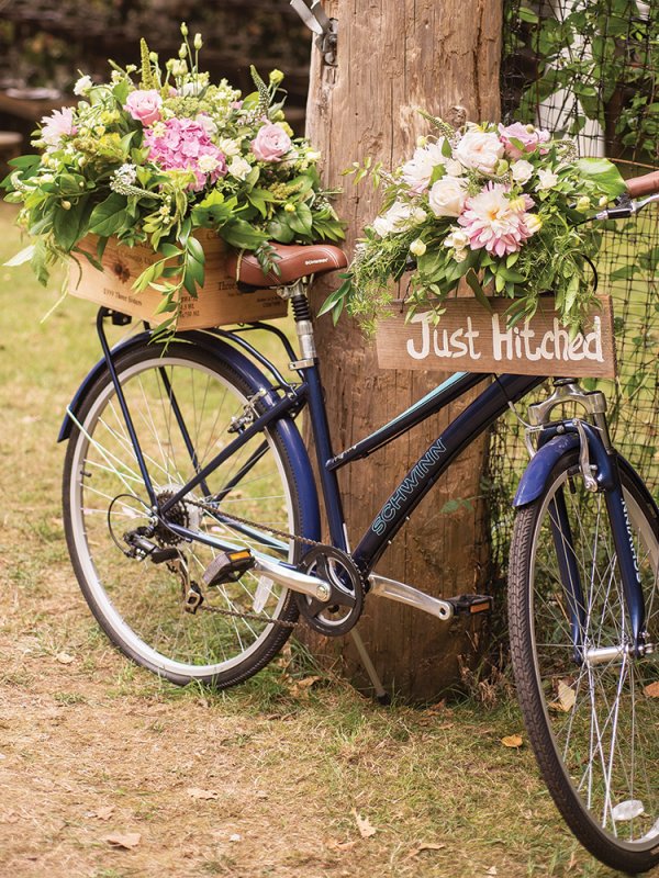 vintage bike wedding decor