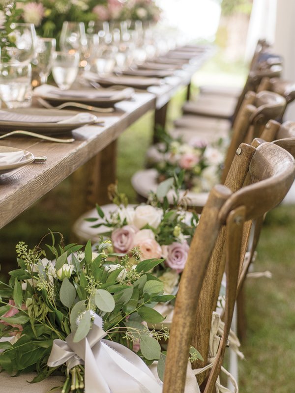 outdoor wedding table seating
