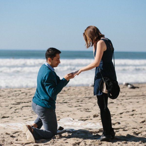 10 Beach-Side Proposals to Get You in the Summer Spirit 10 Beach-Side Proposals to Get You in the Summer Spirit