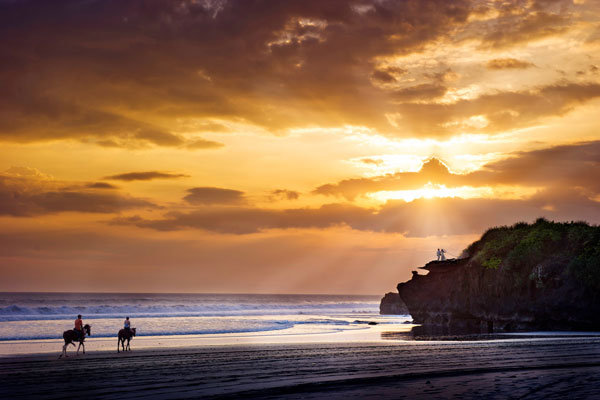 sunset beach wedding photo